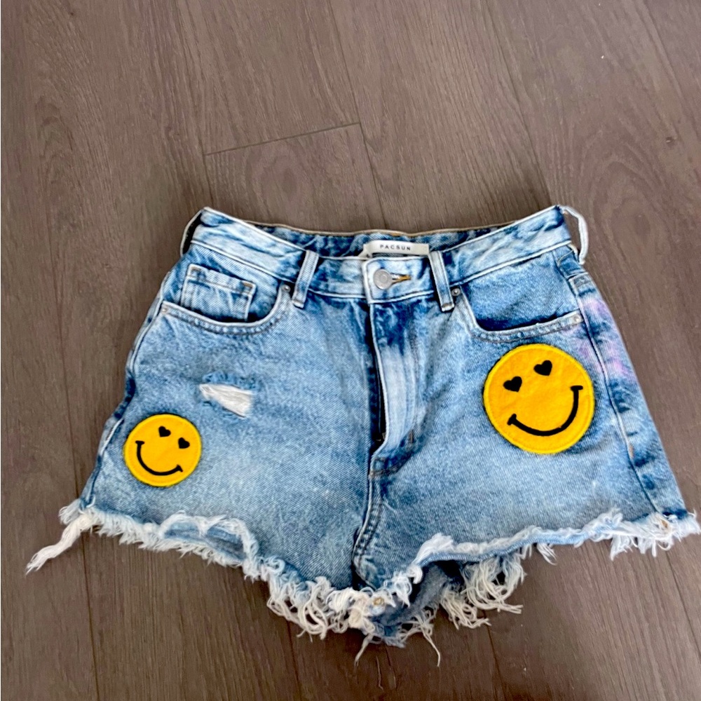COPY - PacSun smiley high waisted shorts